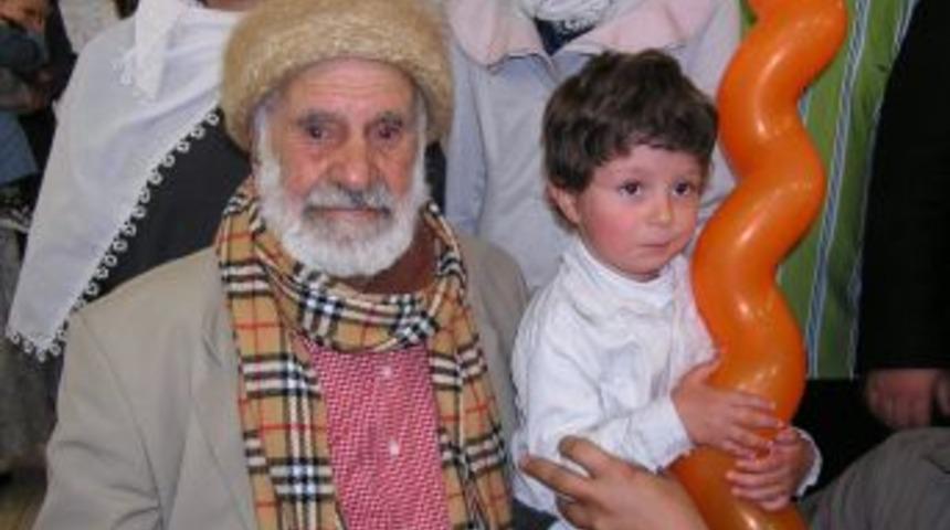Malatya'da Asırlık Dede, Torununun Torununu G&ouml;rd&uuml;