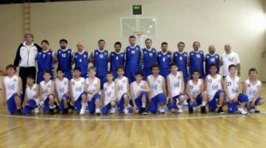 Babalar Oğullarıyla Aynı Kul&uuml;pte Ter D&ouml;k&uuml;yor