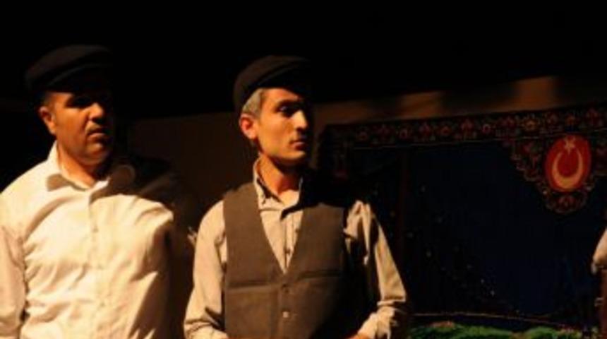 &Ouml;ğretmenler Tiyatro Sahnesinde