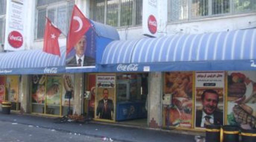 Ankaralı işadamı, Filistinli esnafa bayrak g&ouml;nderdi