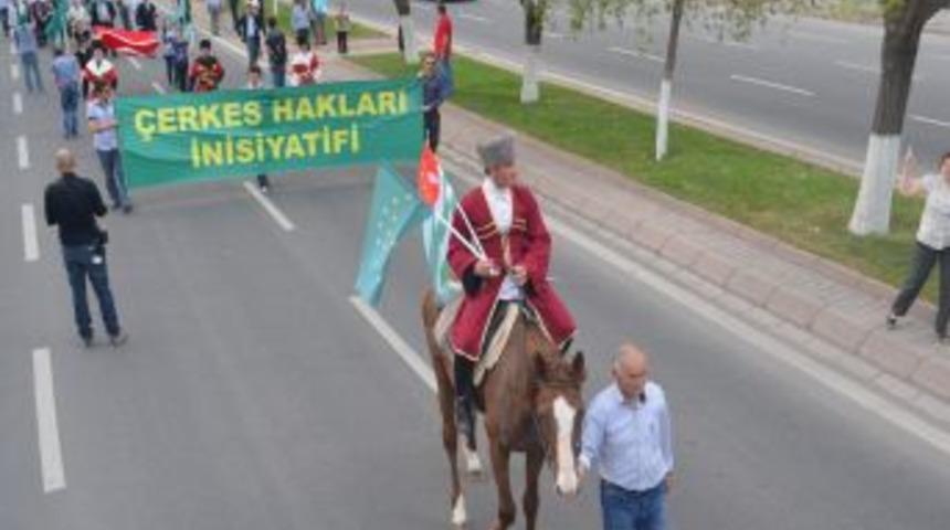 &Ccedil;erkezler Kayseri'de Miting Yaptı
