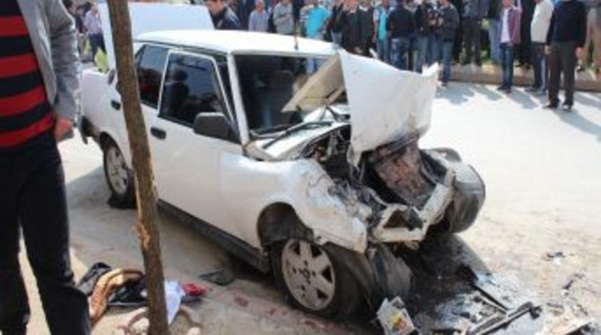 Kaldırıma çıkan otomobil aileyi ezdi: 4 yaralı