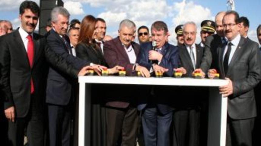 Bakan Şahin: Oluklar &ccedil;ift, birinden nur akar, birinden kir