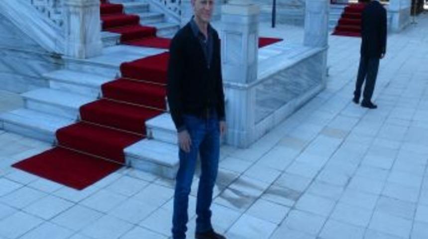 James Bond, &Ccedil;ırağan'da basın toplantısı yaptı