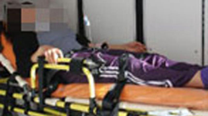 Ayrılmak isteyen eşini bı&ccedil;akladı