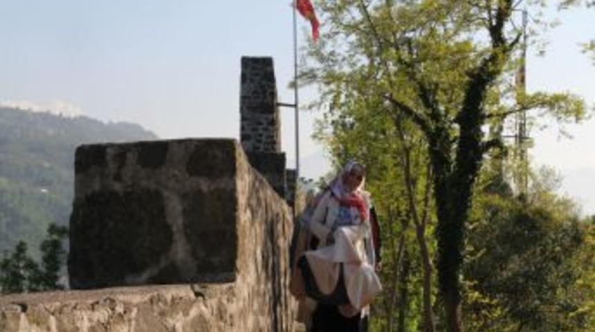 Giresun Kalesi Kış H&uuml;zn&uuml;n&uuml; Bahara Bıraktı