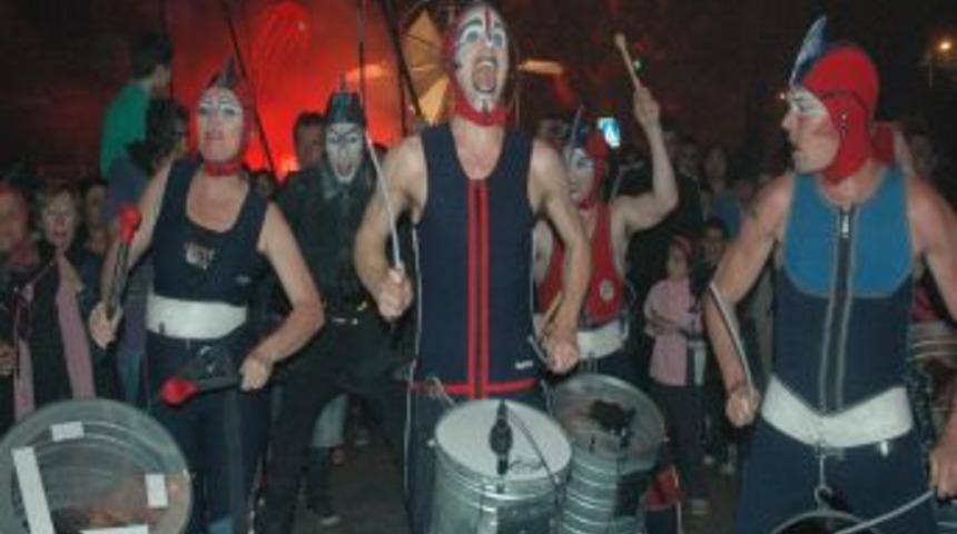 Adana Sokaklarında Karnaval Havası