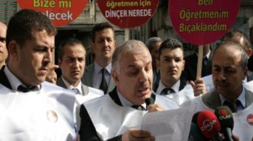 &Ouml;ğretmenlere y&ouml;nelik şiddeti kınamak i&ccedil;in ilk derse girmediler