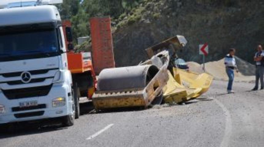 Tırdan D&uuml;şen Silindir Hurdaya D&ouml;nd&uuml;