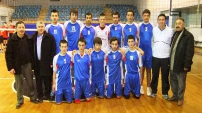 Gümüşova Belediyespor Voleybolda Fırsatı Kaçırdı