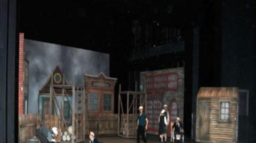 Pursaklar Belediyesi'nden &ouml;ğrencilere tiyatro s&uuml;rprizi