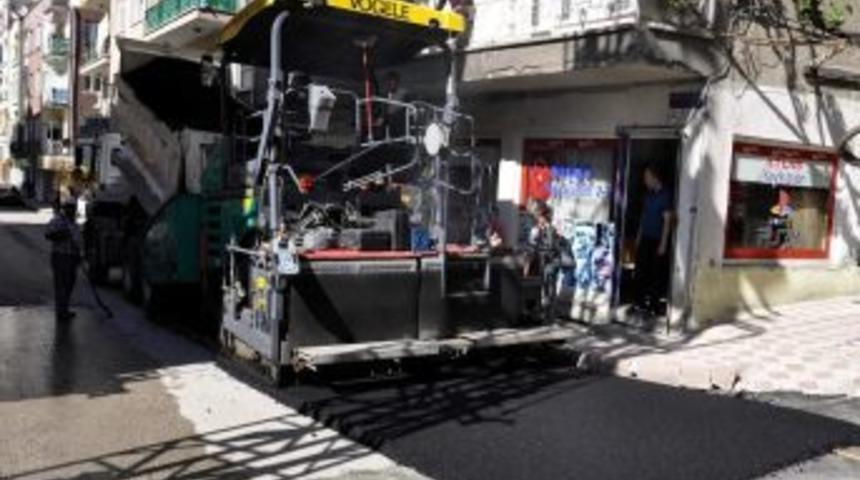 Sokaklarda Asfaltlama &Ccedil;alışması