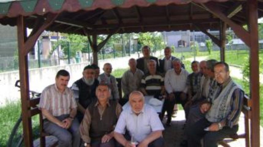 Cami Cemaatinden Başkan'a Kamelya Teşekk&uuml;r&uuml;