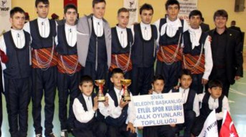 Halk Oyunları Yarışmasında 4 Birincilik