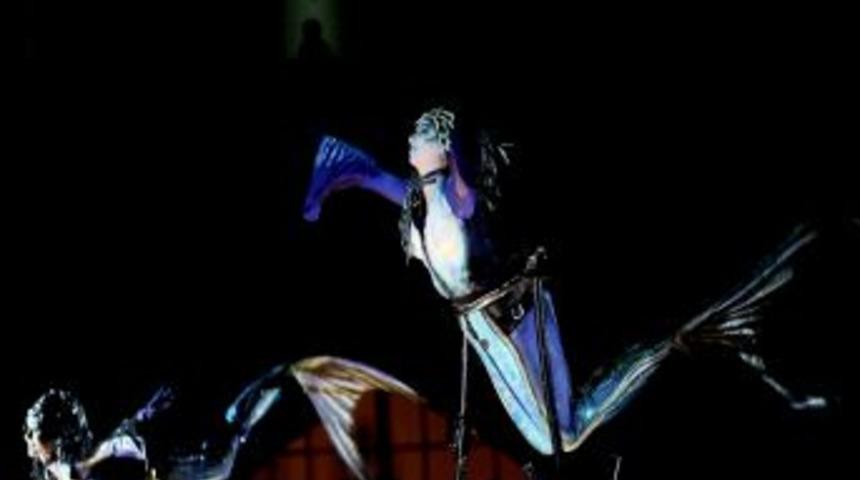 14. Adana Tiyatro Festivali'nin Finaline, Hollandalı Close Act Grubu'nun "pi Leau" Adlı G&ouml;sterisi Damga Vurdu