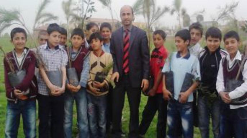 Doruklu İlk&ouml;ğretim Okulu'nda Fidan Dikme Şenliği