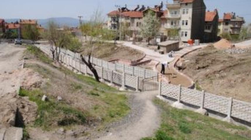 Baharla Birlikte Parklar Da Yeşilleriniyor