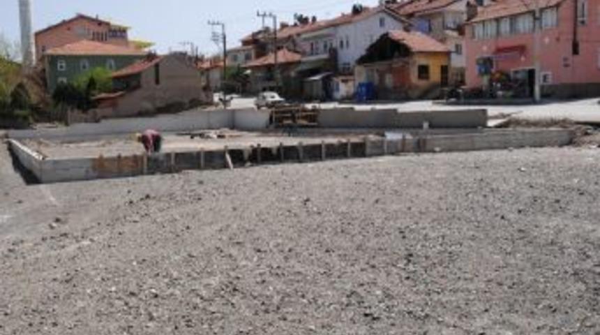 Yıldırım Beyazıt Mahallesi'ne Halı Saha