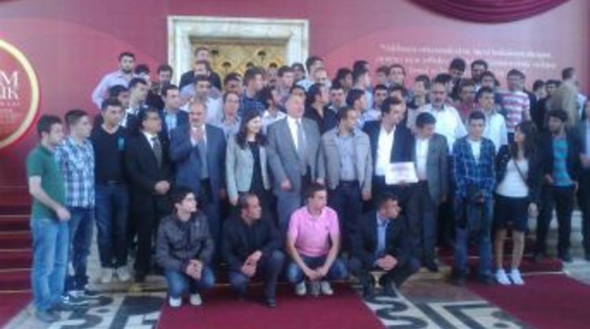 Ak Gen&ccedil;ler Ankara'ya &Ccedil;ıkartma Yaptı