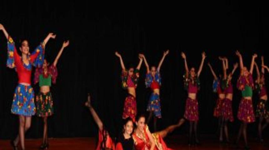 Minik Kursiyerlerden 'kıvılcım Dansı'