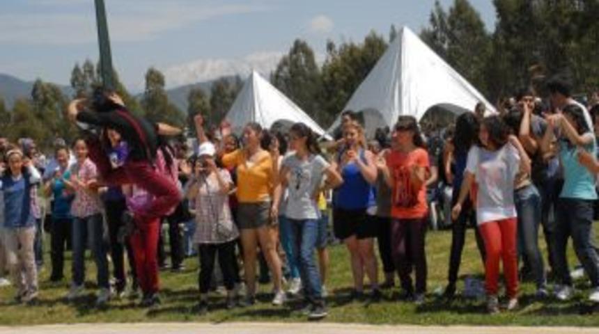 Bahar Şenliğinde Stres Attılar