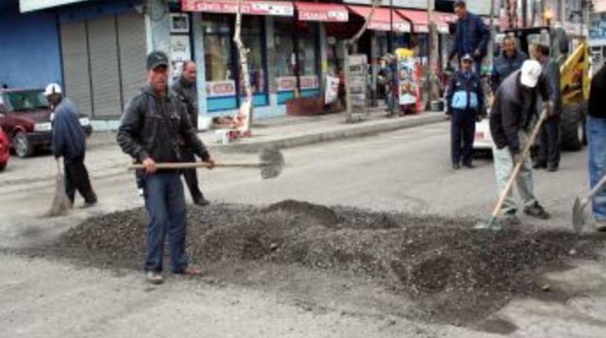 Kars'ta Yollara Yama Yapılıyor