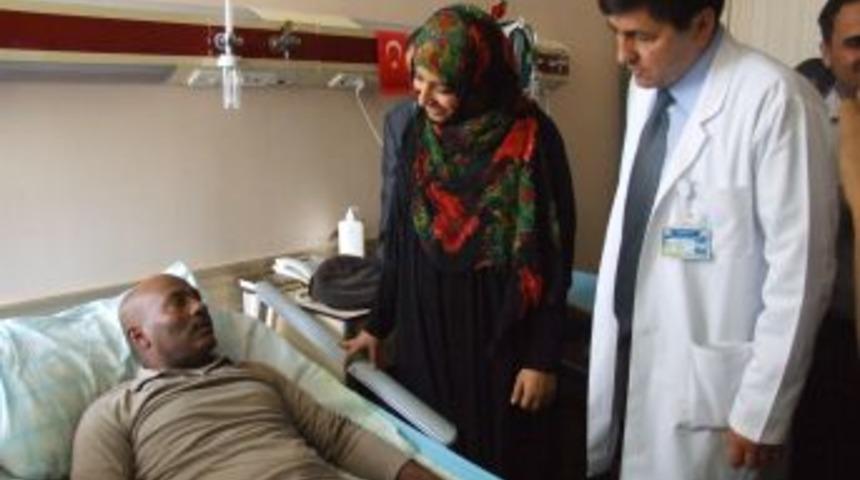 Nobel &ouml;d&uuml;ll&uuml; yazar Karman'dan Yemenli hastalara ziyaret