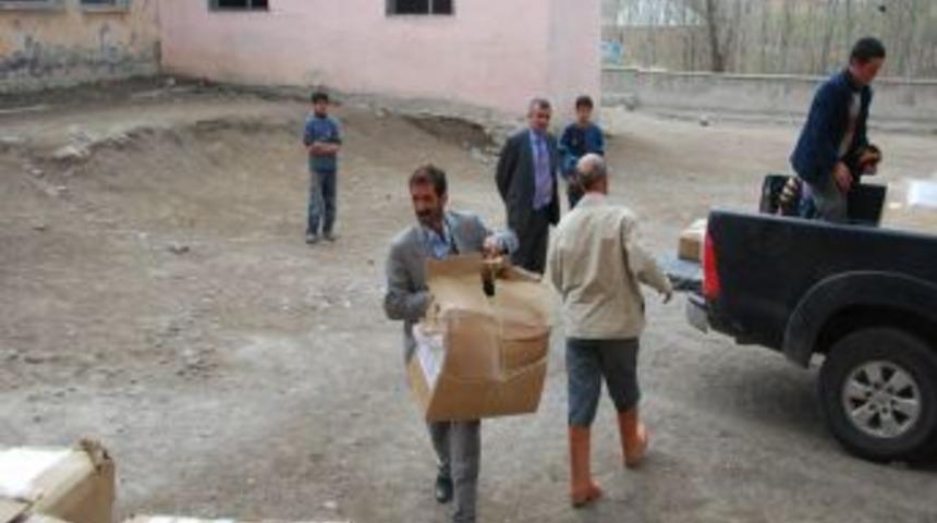 İstanbul'dan Patnos'a Kitap Ve Kırtasiye Yardımı