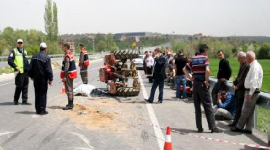 Uşak'ta Trafik Kazası Bir &Ouml;l&uuml; İki Yaralı