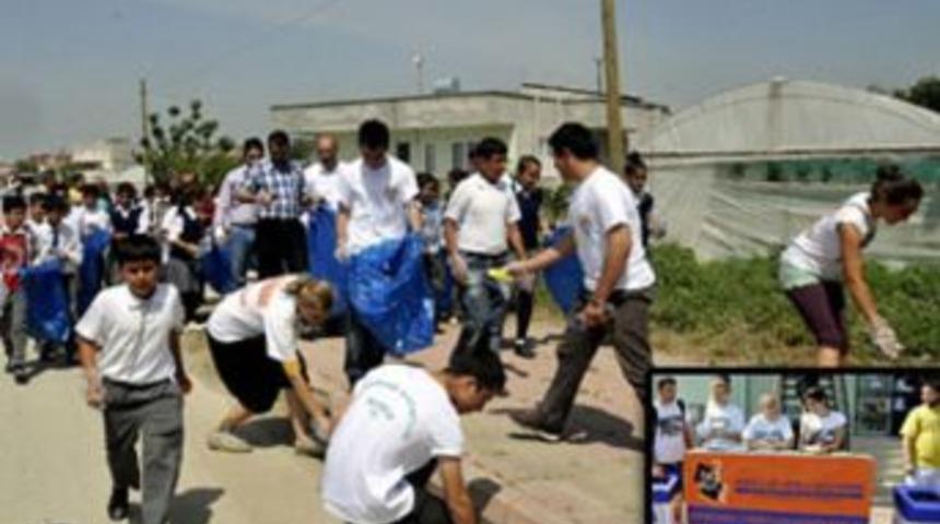 12 &uuml;lke Kazanlı sahilini temizledi ...