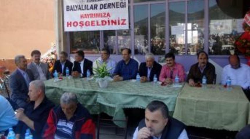 Edremit Balyalılar Derneği'nin Bahar Yemeğine 2 Bin 500 Kişi Katıldı