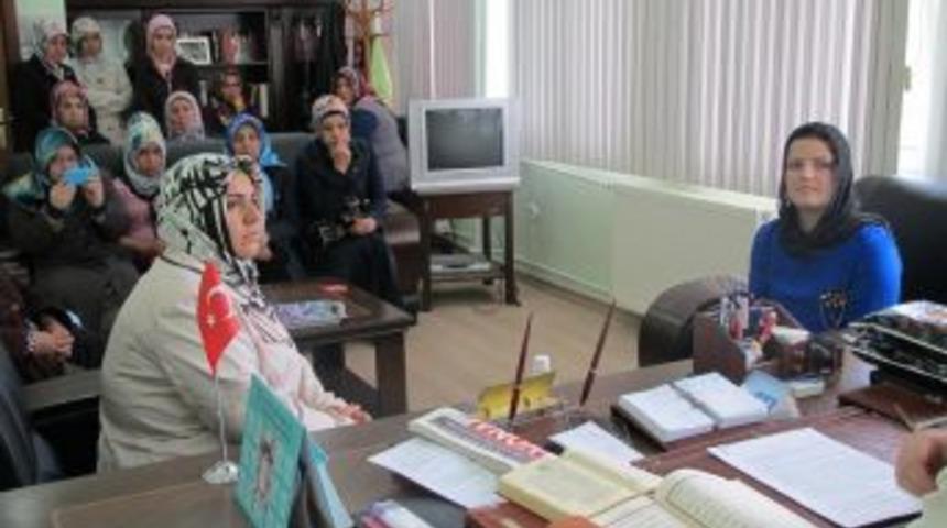 Hristiyan Elena, M&uuml;sl&uuml;man  Oldu Ayşe Adını Aldı