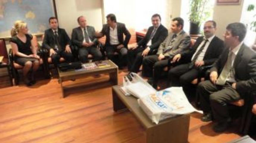 Kamuda &Ccedil;alışan &Uuml;niversite Mezunu İş&ccedil;iler Etyemez İle G&ouml;r&uuml;şt&uuml;.