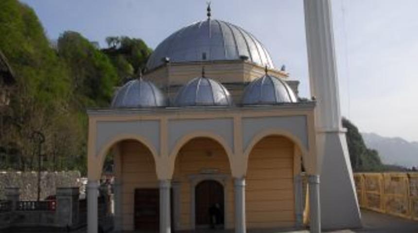 &Ouml;zal'ın mirası Sarp Camii'nin bakımı yapıldı
