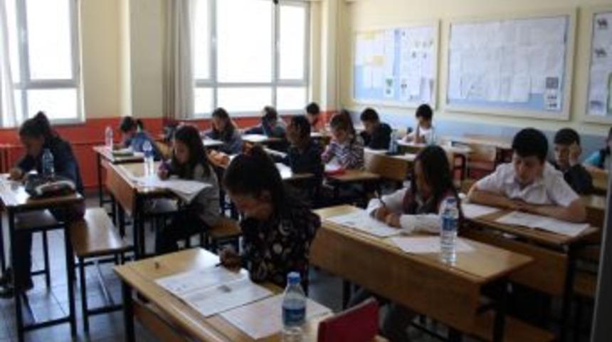 Beşinci sınıf &ouml;ğrencileri Dolunay Koleji'nin &ouml;d&uuml;ll&uuml; sınavında ter d&ouml;kt&uuml;