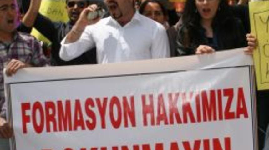 Fen-Edebiyat &Ouml;ğrencileri &Ouml;ğretmenlik Haklarını Geri İstedi