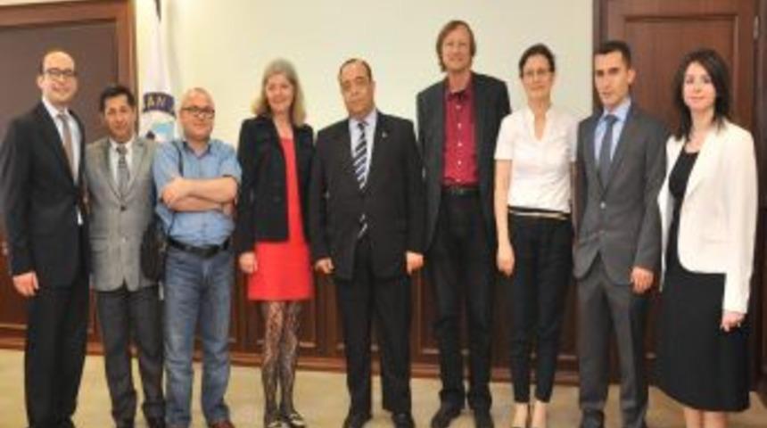 Evliya &Ccedil;elebi Ve Shakespeare Ad&uuml;'de Yaşatıldı