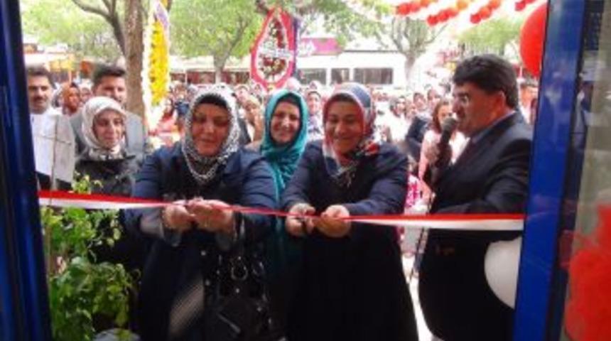 BAHAR-DER, ihtiya&ccedil; sahibi &ouml;ğrenciler yararına kermes a&ccedil;tı