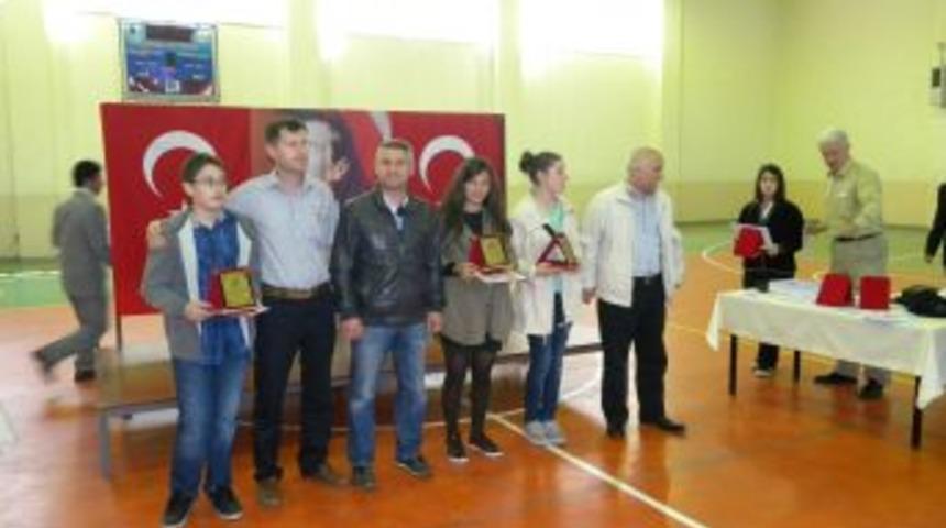 Biyoloji Bilgi Yarışması'nın birincisi &Ccedil;ağrı Koleji