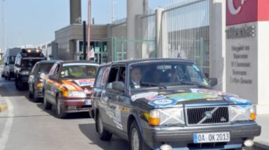 Avrupa&rsquo;dan gelen ralliciler Kapıkule&rsquo;den giriş yaptı