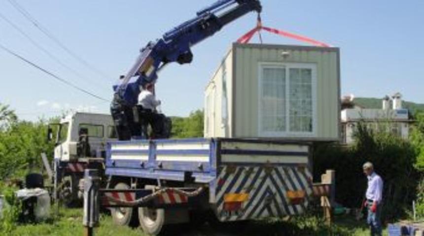 Eşme'de Konteyner Ve Prefabrikler Kaldırılıyor