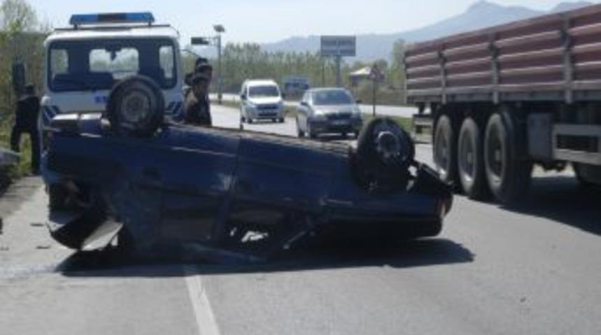 Düz Yolda Takla Attı