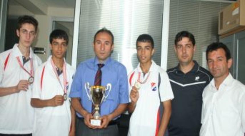 Sağlıksporlu Soner Kaya Taekwondo Da Türkiye Şampiyonu Oldu