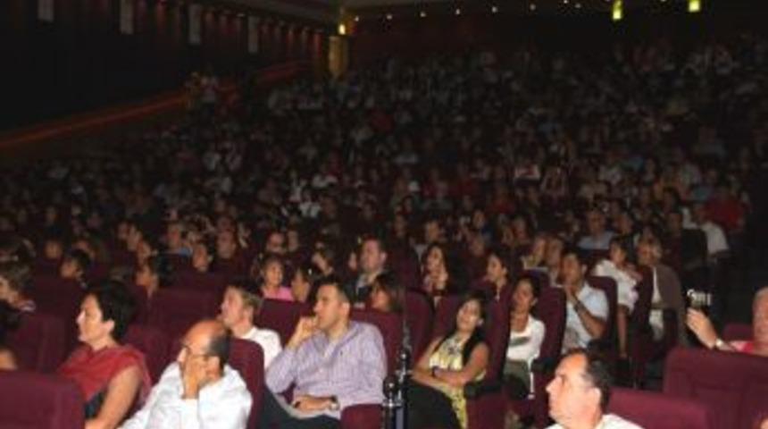 Edirne Belediyesi &Ccedil;ocuk Halk Oyunları Topluluğundan Dubai De Muhteşem G&ouml;steri