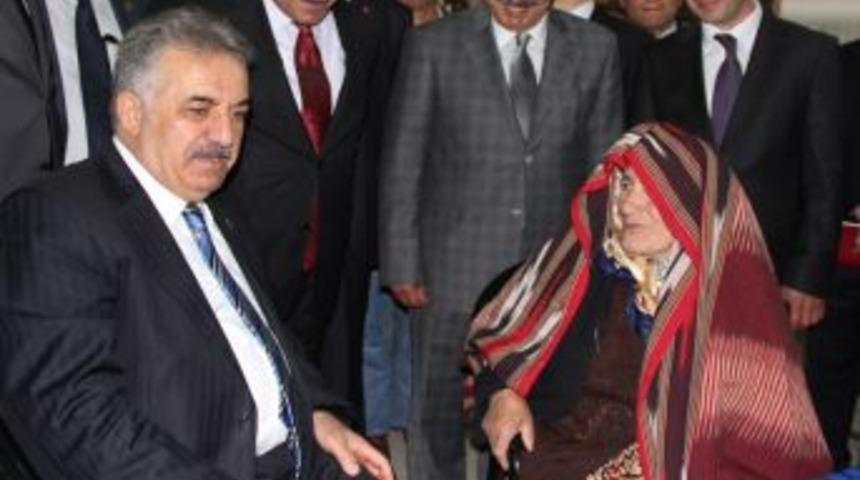 G&uuml;mr&uuml;k Ve Ticaret Bakanı Hayati Yazıcı Rize'de