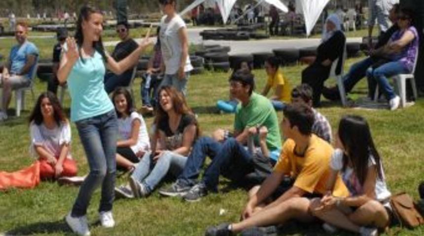 Bahar Şenliğinde Stres Attılar