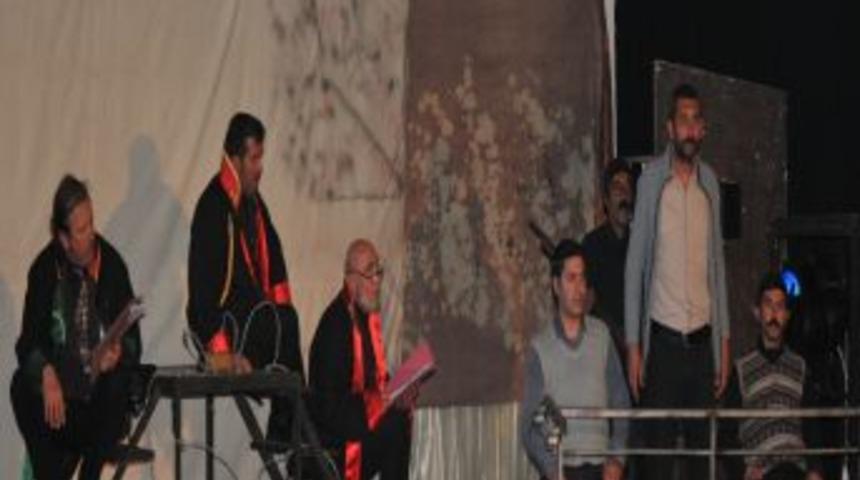 "aşk Olsun Sana &Ccedil;ocuk" Adlı Oyun B&uuml;y&uuml;k İlgi G&ouml;rd&uuml;