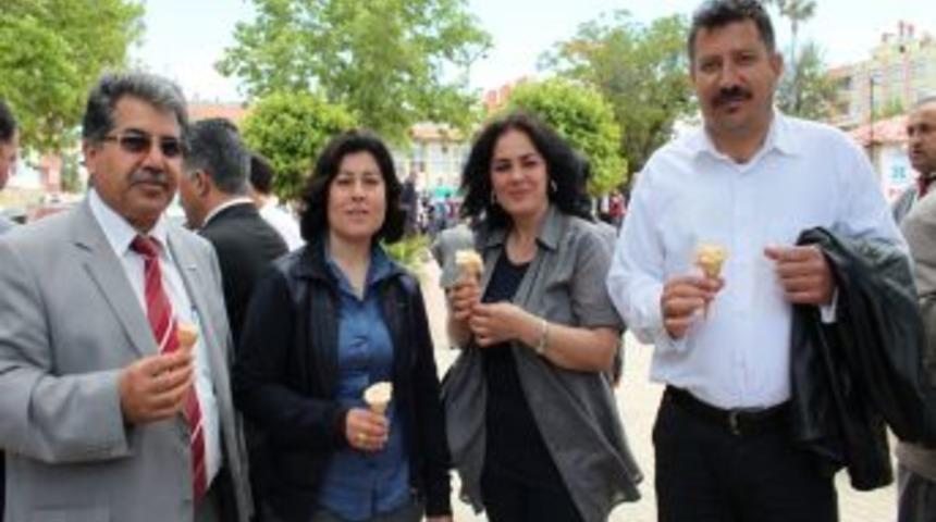 Silifkeliler altın &ccedil;ilekli dondurmayı beğendi