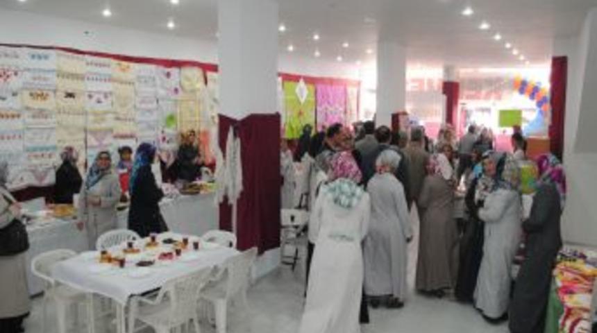 Yağmur Eğitim G&ouml;n&uuml;ll&uuml;leri Derneği, hayır kermesi d&uuml;zenledi