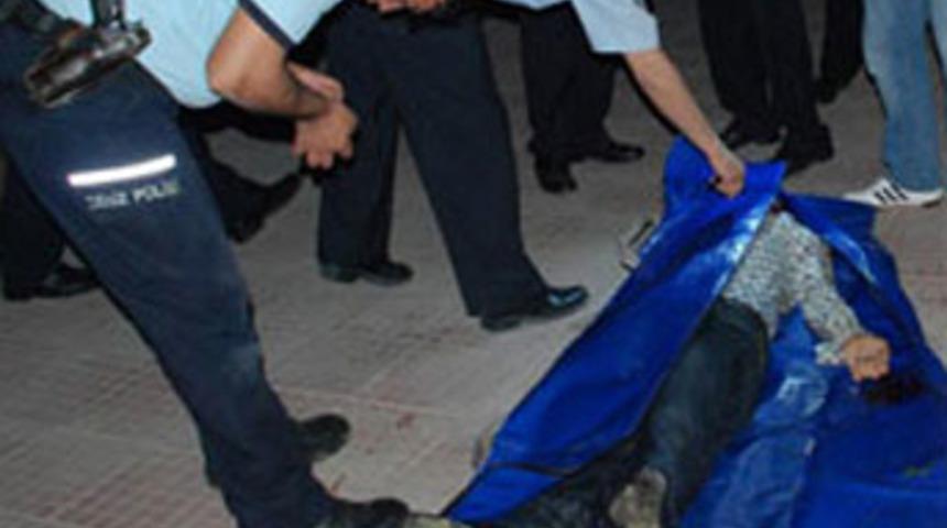 İlişki teklif eden adamı &ouml;ld&uuml;rd&uuml;